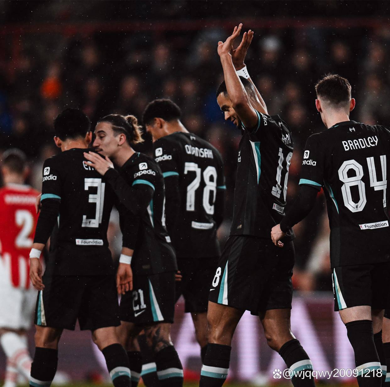  俄克拉荷马城雷霆决赛绝杀曼城，阿尔卡拉斯砍下40记关键球，全场沸腾